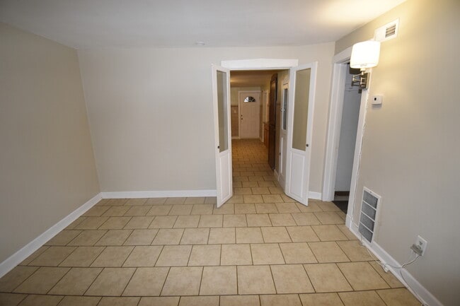 Building Photo - 2448 S Homan Ave