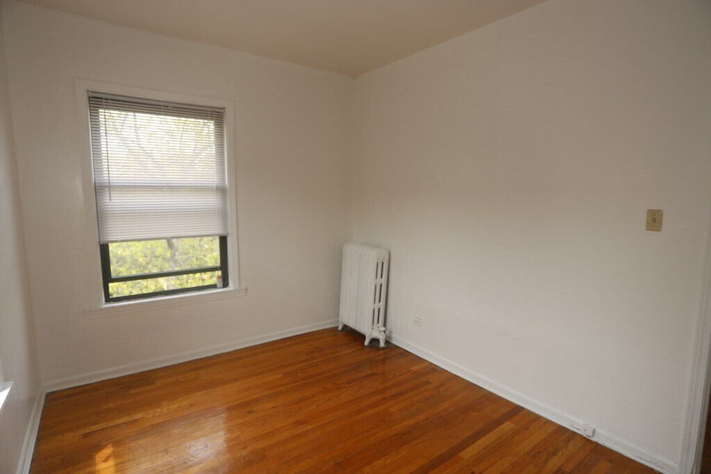 Building Photo - 929 W Sunnyside Ave
