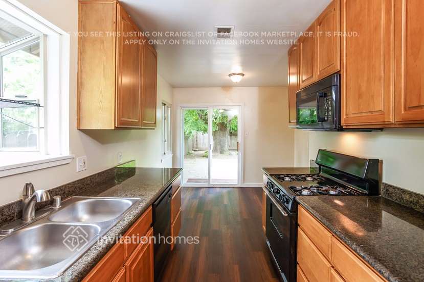 Building Photo - 1501 Clay St