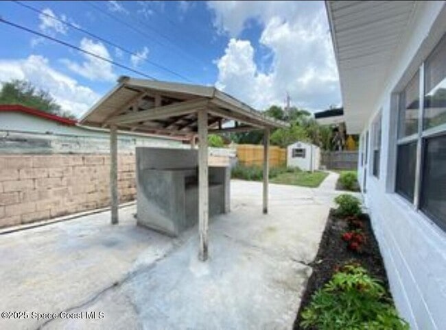 Building Photo - 719 Carissa Ave