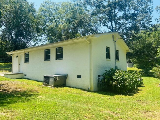 Building Photo - Newly Remodeled Home | Pet-Friendly | Room...