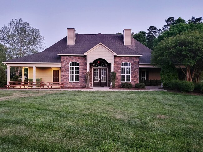 Building Photo - 366 Crandon Rd