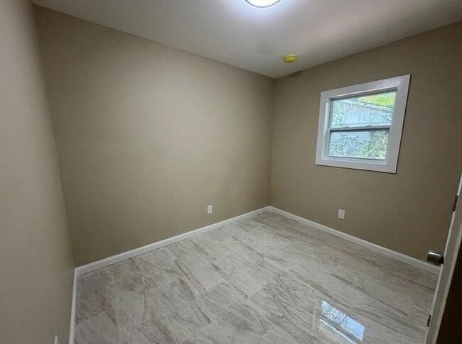 Building Photo - 1255 Amelia Ave