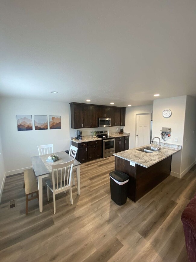 Building Photo - 546 E 625 S