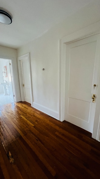 Building Photo - 812 Tyler Ave