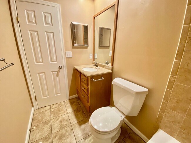 Building Photo - Fantastic 2-Bedroom Townhome In Linkhorn! ...