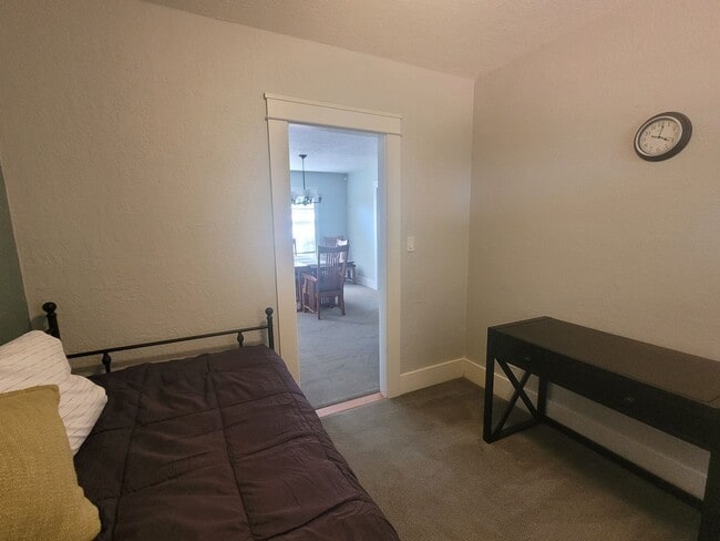 Building Photo - Charming Historical Home, Desirable Downtown Location. Flexible Lease Terms, 30-day Min. All Util...