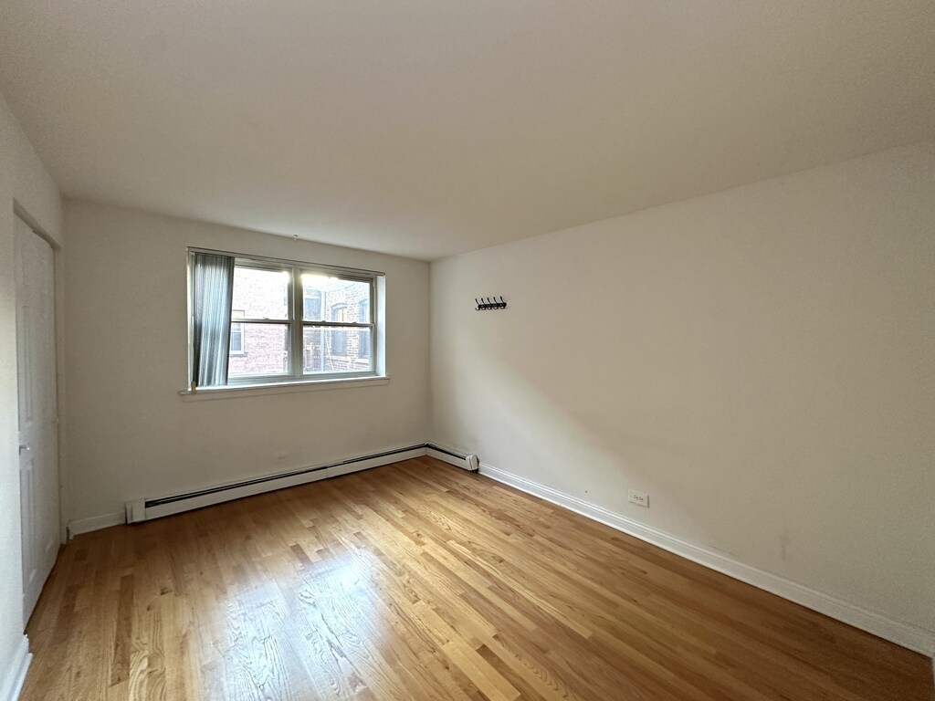 Building Photo - 3710 N Pine Grove Ave