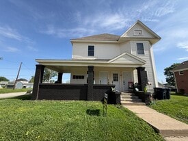 Building Photo - 1702 S E St