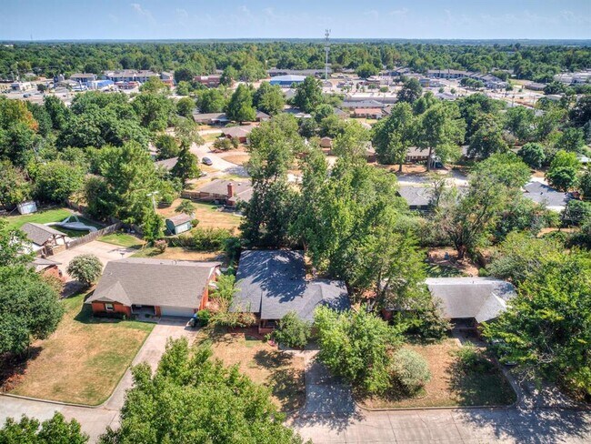 Building Photo - 1320 Avondale Dr