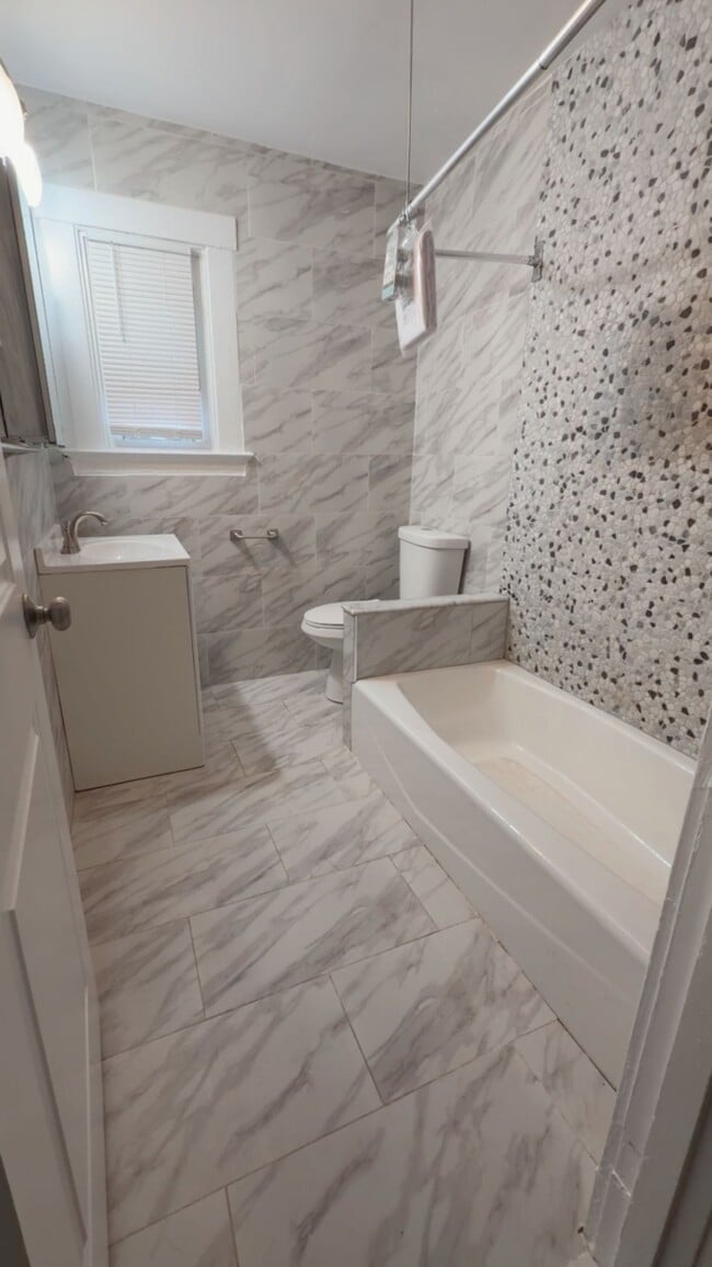 Building Photo - 38 Glen Rd