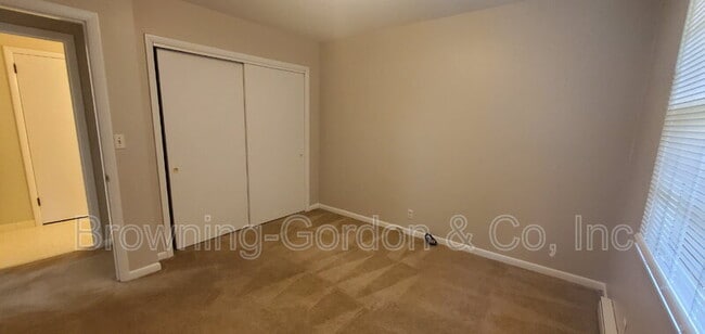 Building Photo - 4924 Briarwood Dr