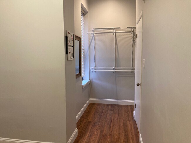 Building Photo - 1203 N W Ave