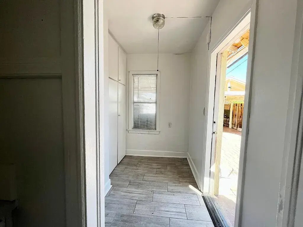 Mud Room with extra storage - 822 E Whitton Ave