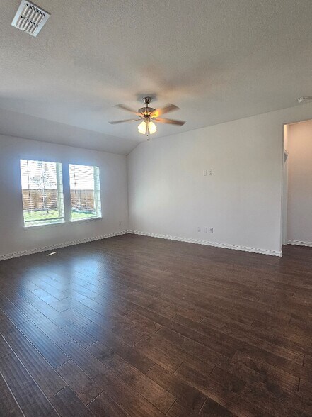 Building Photo - 928 Cayden Dr