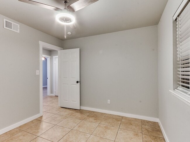 Building Photo - Spacious 4 bedroom in Edmond!