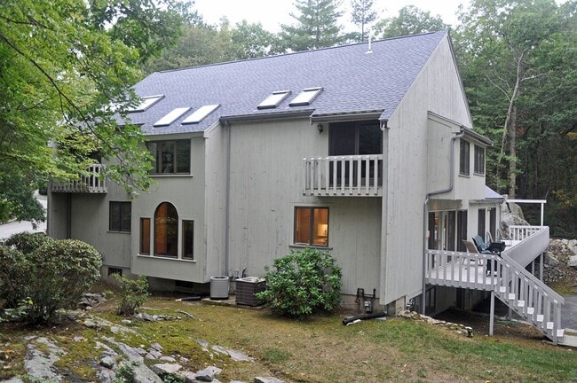 Building Photo - 4 Crestview Ln