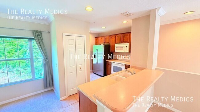Building Photo - 359 Lansbrook Ln