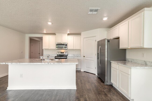 Building Photo - 109 Persimmon Dr