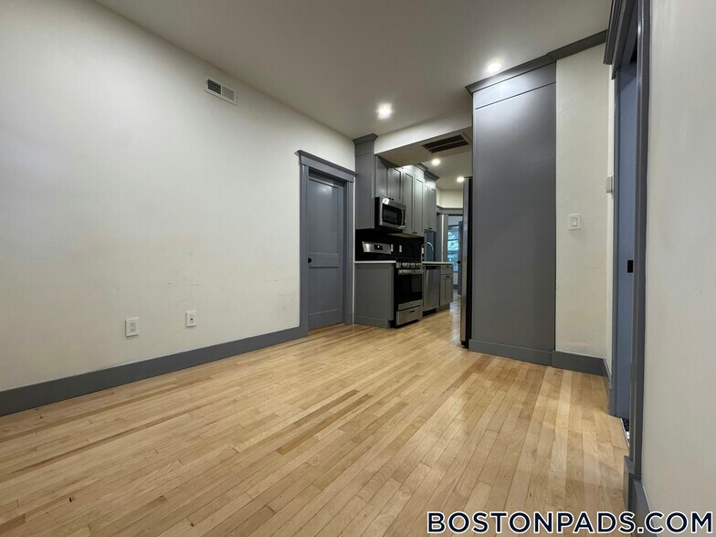 Building Photo - 41 Long Ave