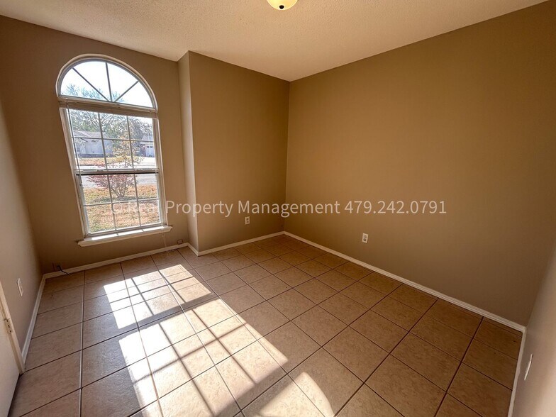 Building Photo - 1805 Cherrybark Bend