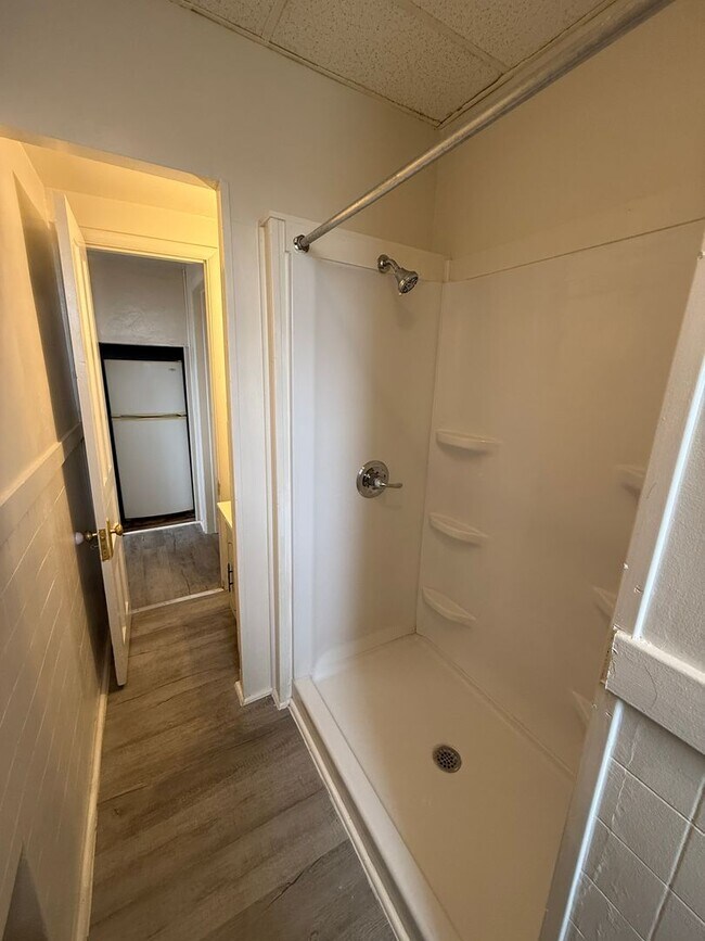 Building Photo - 406 W Washington Ave