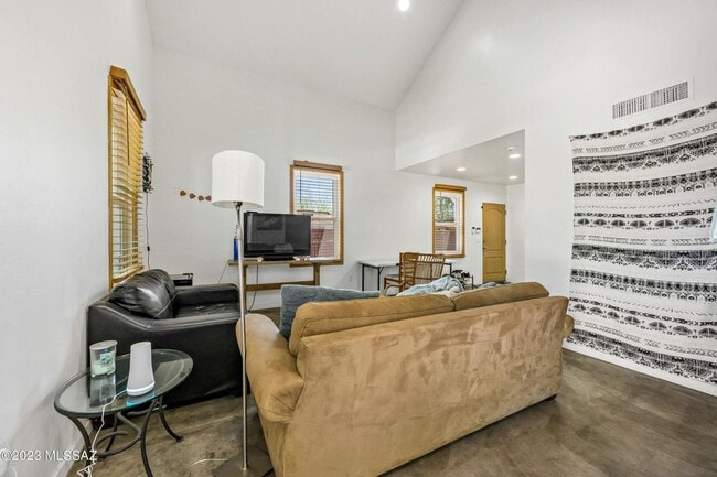 Building Photo - PRELEASE August 2026! West University Home!