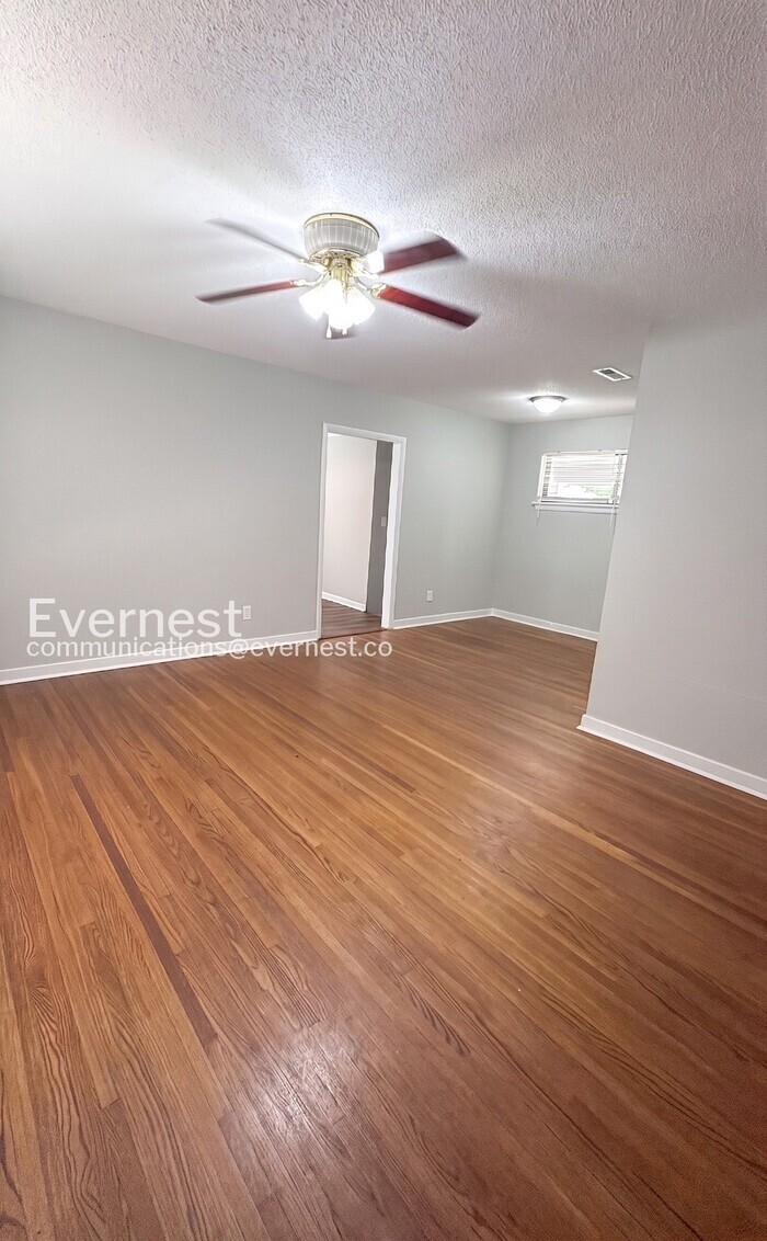 Building Photo - 733 Glen Ridge Dr
