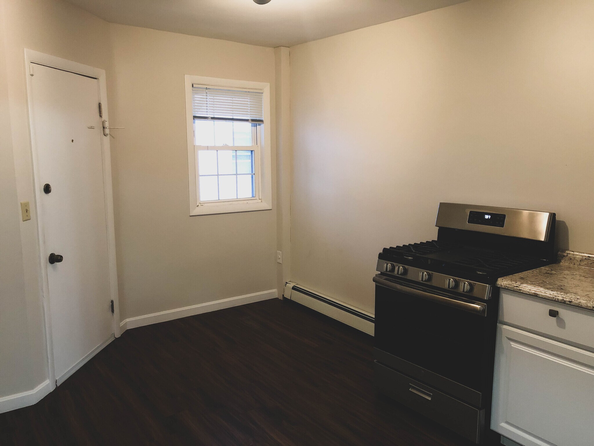 Kitchen 2f - 33 Tingley St