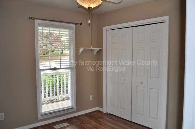 Building Photo - 2120 Leadenhall Way