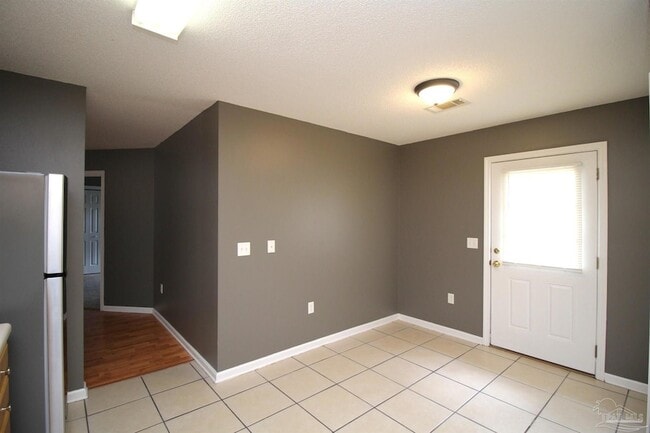 Building Photo - 7161 Pine Blossom Rd