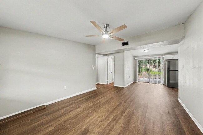 Building Photo - 4022 E Henry Ave