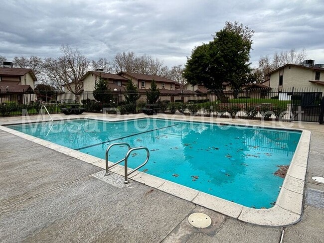 Building Photo - 2158 S Mountain Ave