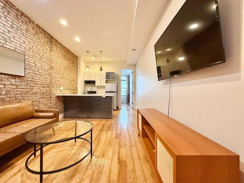 Building Photo - Nice room in a good neighborhood