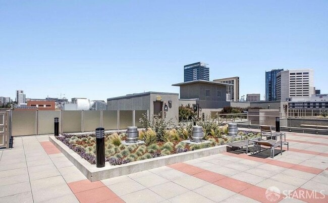 Building Photo - 55 Page St