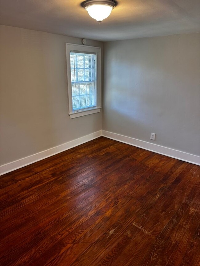 Building Photo - East Nashville 4 Bedroom