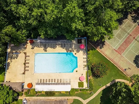 Building Photo - 3107 Colonial Way