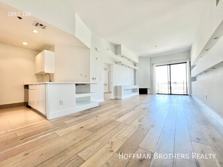 Building Photo - 8813 Burton Way