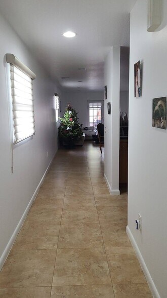 Building Photo - 2338 Sunset Dr