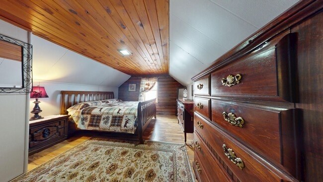 Building Photo - Crestview schools- FURNISHED county home