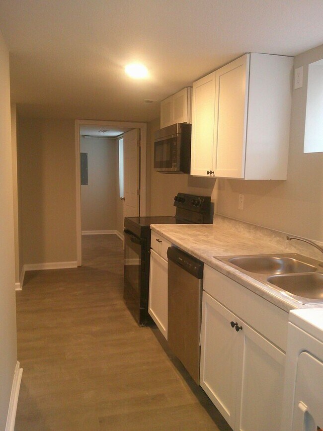 Building Photo - 211 Hickman Ave