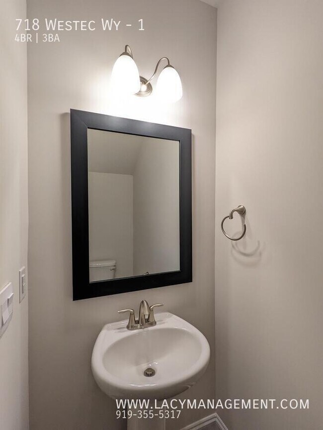 Building Photo - 718 Westec Wy