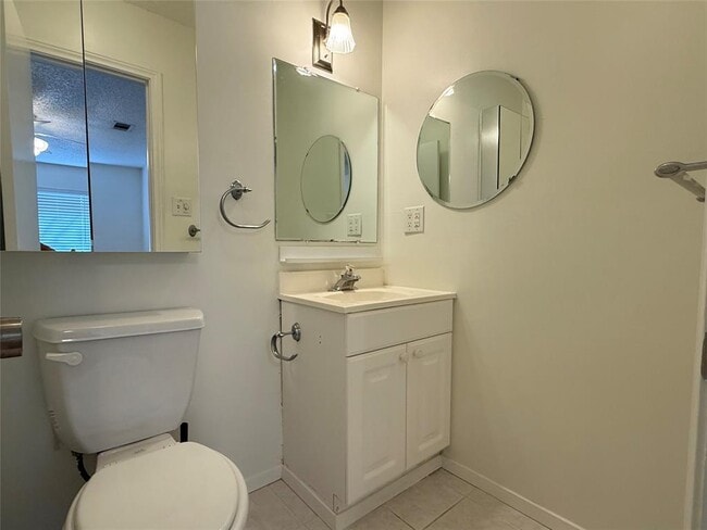 Building Photo - 11705 Cherokee St