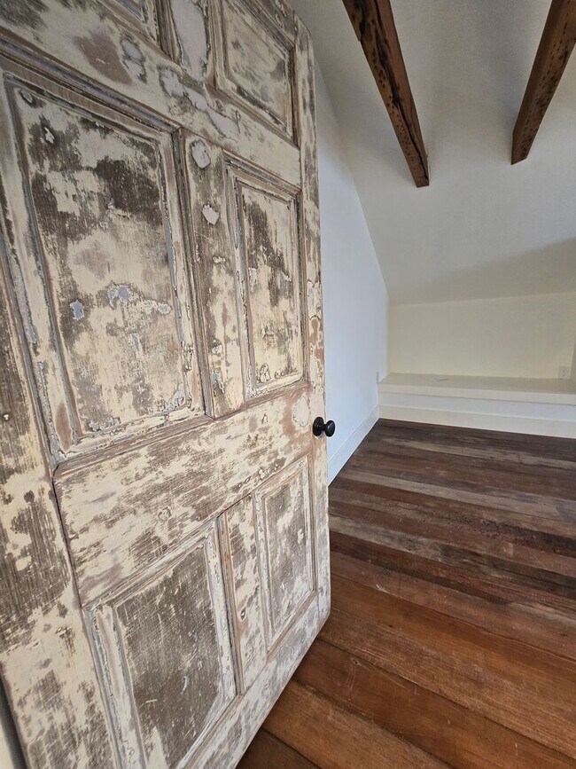 Building Photo - Historic Home available in Frankfort Kentucky