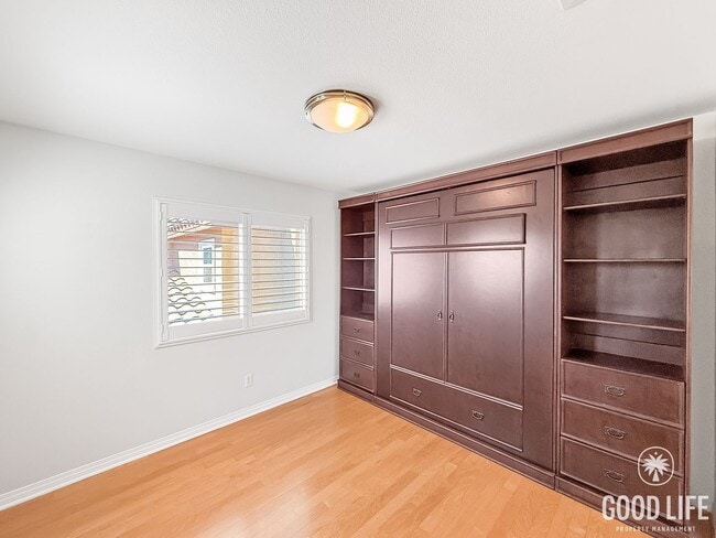 Building Photo - Updated 5BR/3BA San Diego home with modern...