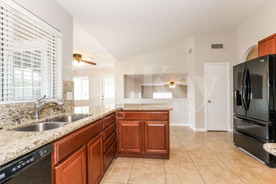 Building Photo - 12720 N 86th Dr