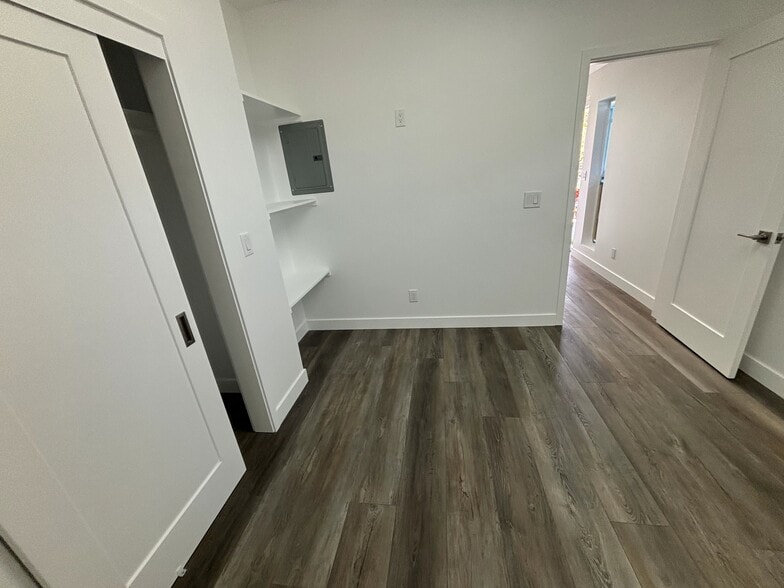 Building Photo - 10837 Fellows Ave