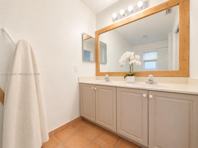 Building Photo - 2616 Oakbrook Ct