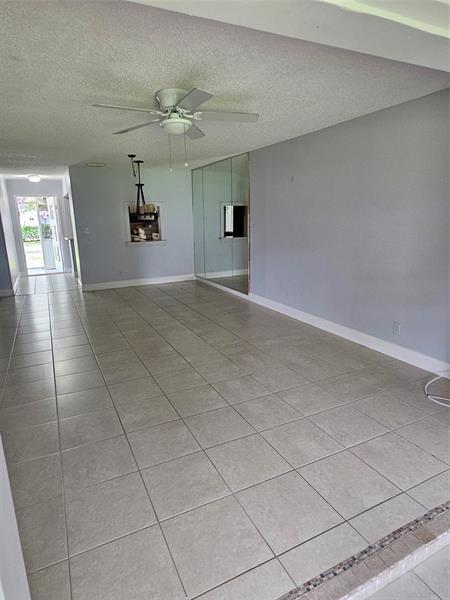 Building Photo - 1140 NW 85th Ave