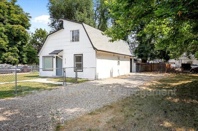 Building Photo - 420 S Garland St